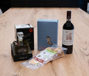 Gift Box gourmet italiana con vino Parmigiano pasta e olio